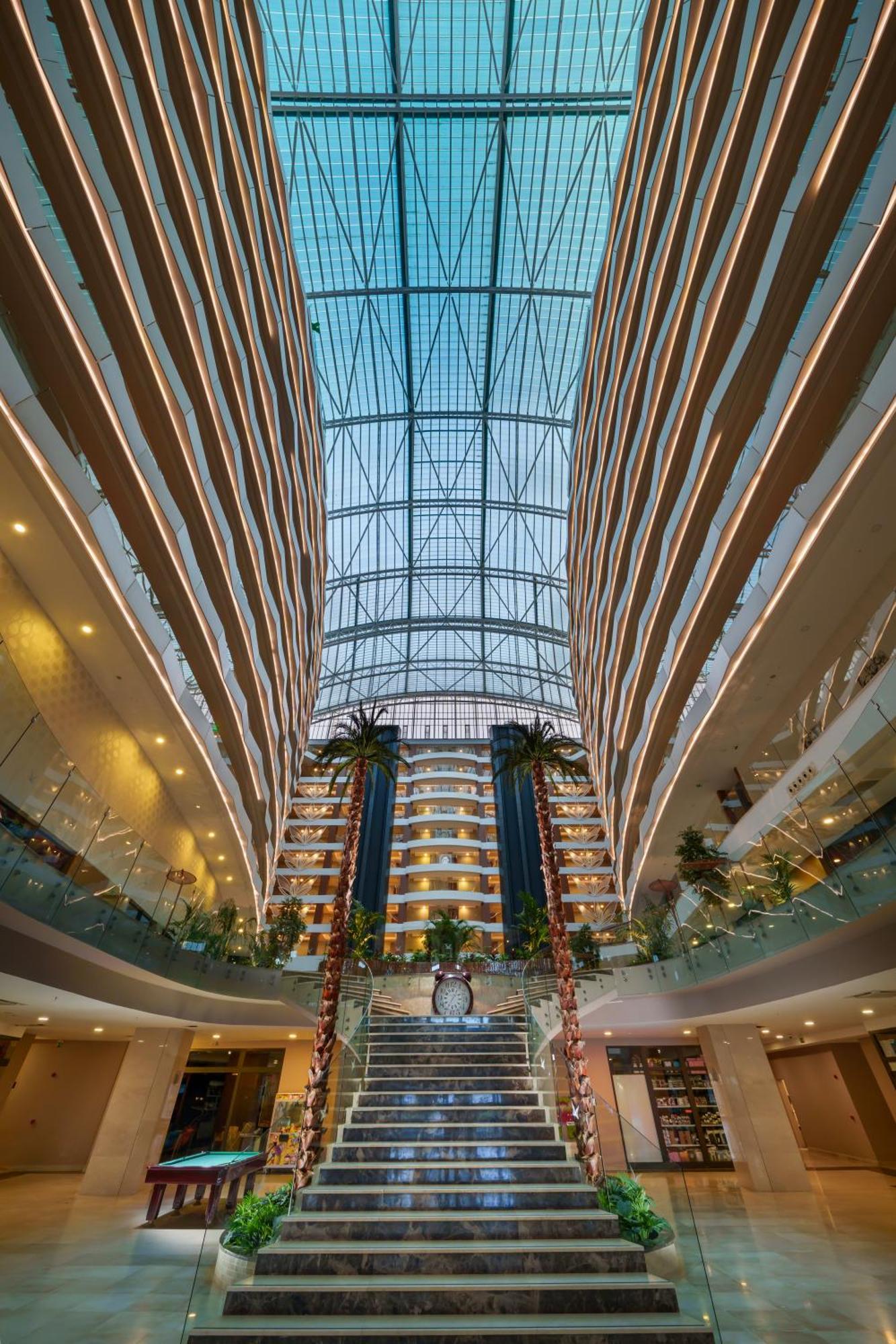Liberty คูซาดาซี ภายนอก รูปภาพ